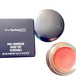 NIB MAC BABE in CHARMS PRO LONGWEAR
PAINT POT🍑